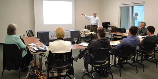 10 Key Factors to Consider When Choosing Government Contracting Coaching